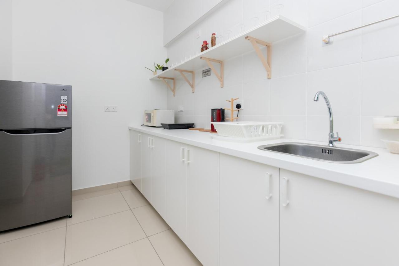 White Lagom Scandinavian House, By Sanguine Tanjung Tokong Exterior photo