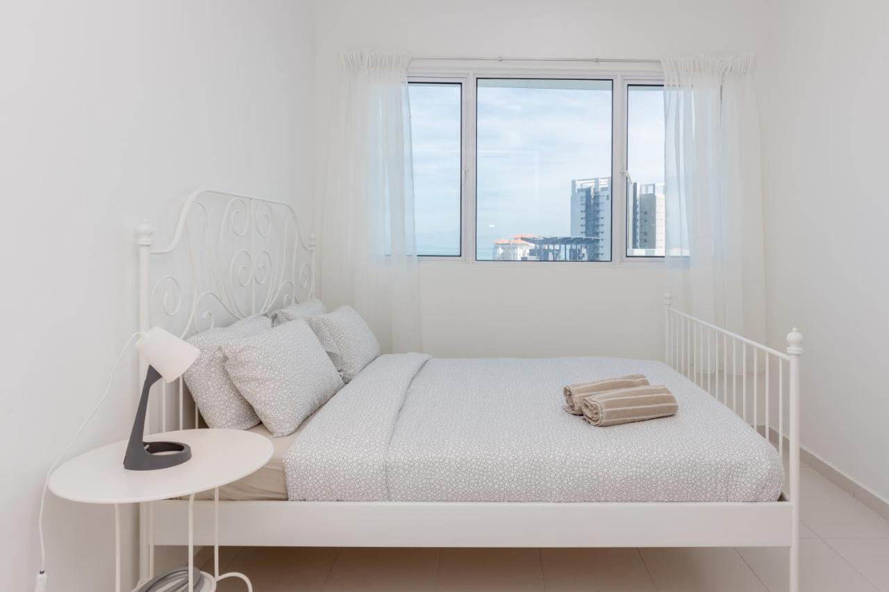 White Lagom Scandinavian House, By Sanguine Tanjung Tokong Exterior photo